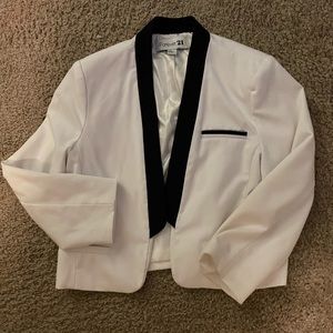 Women 3/4 arm length Blazer.